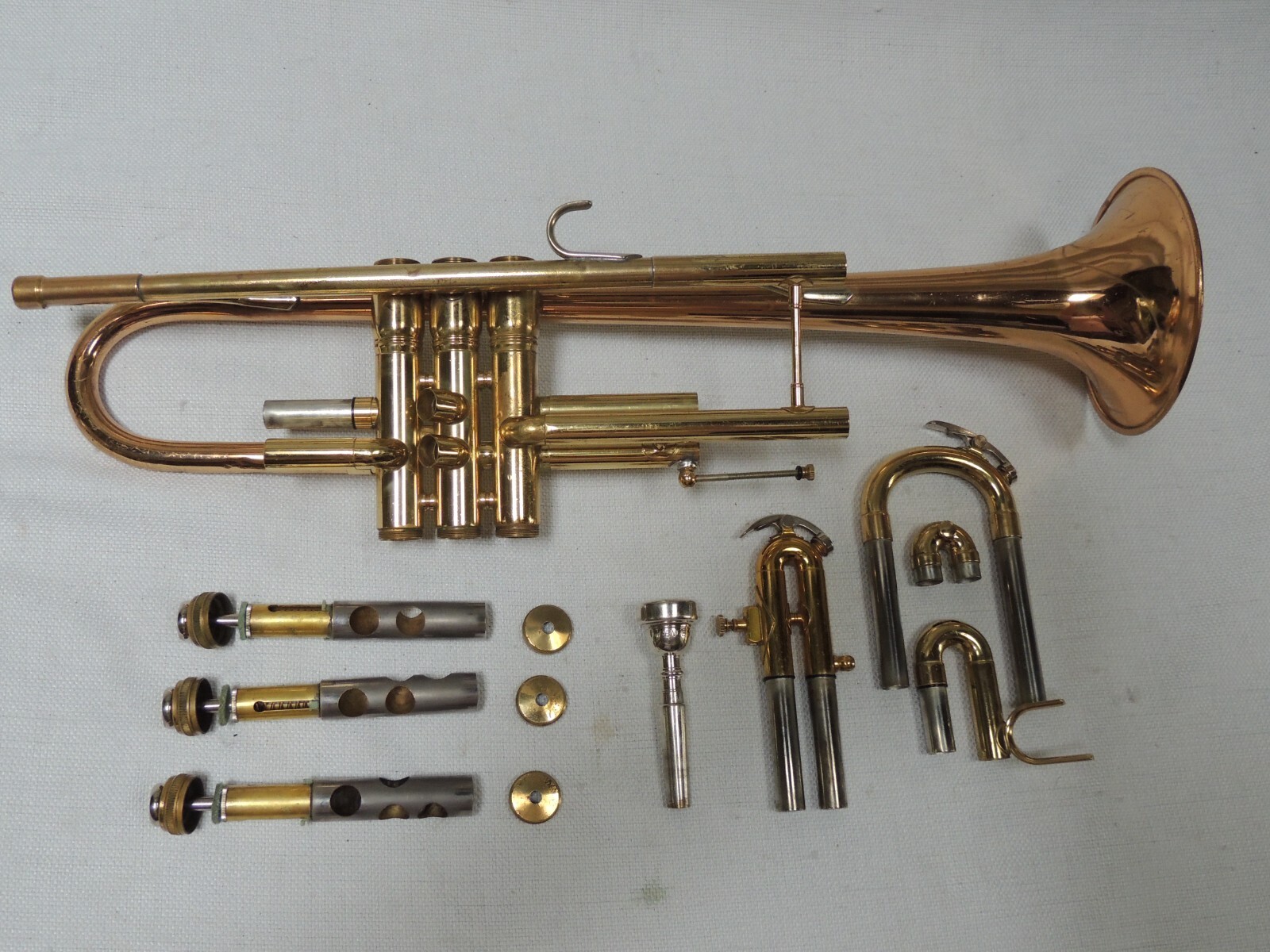 CONN 1050B CONNquest Bb Trumpet 🎺 2000 Intermediate w mouthpiece & Case