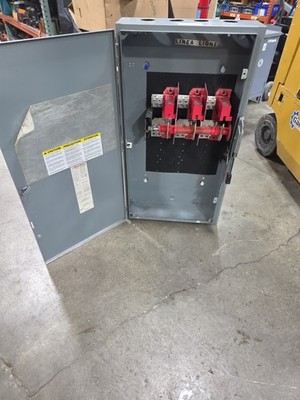 SQUARE D 600 AMP NON-FUSED SAFETY SWITCH TYPE 1 600 VAC 3 PHASE 500 HP HU336