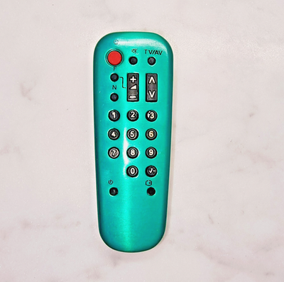NOVELTY COLLECTIBLE VINTAGE TV REMOTE CONTROL CIGARETTE LIGHTER
