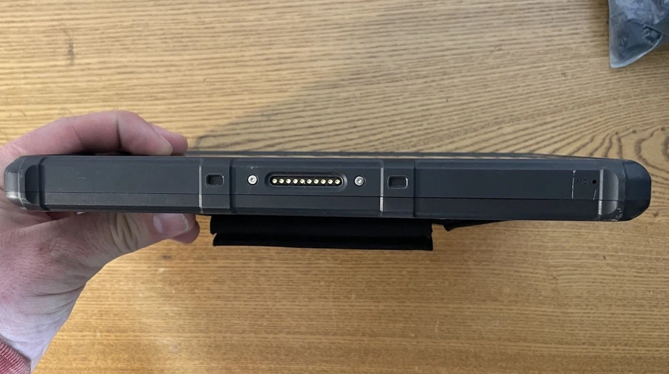 Tablet resistente BAK USA Seal 8 Windows - Intel Atom - 8 GB RAM - 64 GB eMMC (sin sistema operativo) Foto 2 de 4