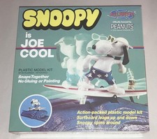 Atlantis Snoopy is Joe Cool Surfing Snap Together plastic model kit 7502