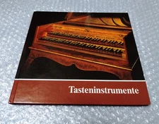 Tasteninstrumente des Museums Book Antique Piano Clavichord Keyboard Ins