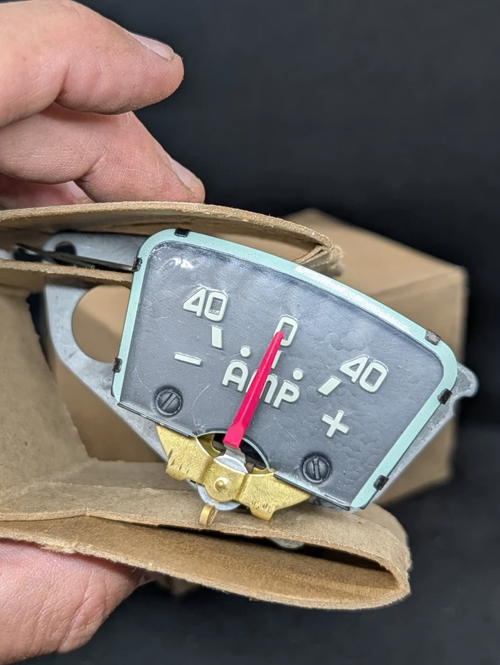 NOS 1949 CHRYSLER 6 CILINDROS ROYAL WINDSOR AMPERÍMETRO BATERIA CARGA PAINEL MEDIDOR 1257600 - Imagem 3 de 4