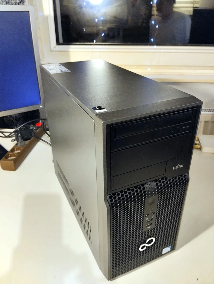 Fujitsu ESPRIMO P400 - Intel Pentium 2x3,10GHz - 8GB RAM - 500GB SSHD - Bild 3 von 4