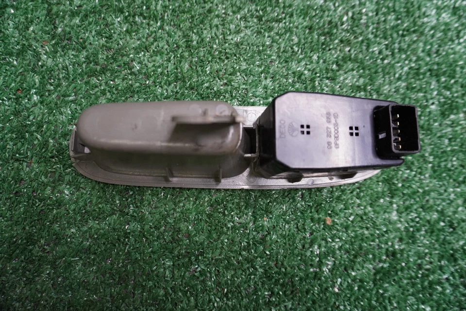 Interruptor de ventana del lado del pasajero Suzuki Verona 2004 OEM 96327938 Foto 4 de 4