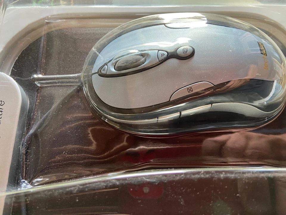 Optical precision mouse with optical mouse pad - Image 3 of 4