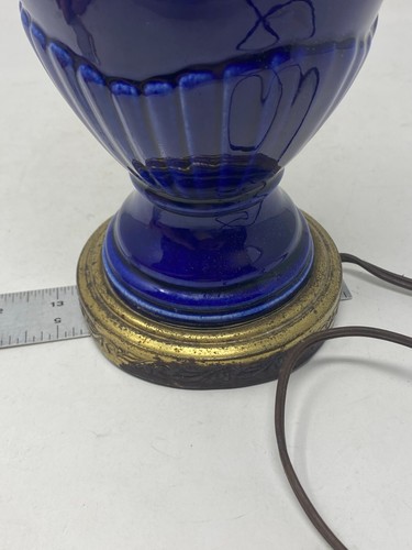 Vtg Double Handled Table Cobalt Blue Ceramic Urn Trophy Lamp w/ Brass Base 13" - Picture 8 of 13