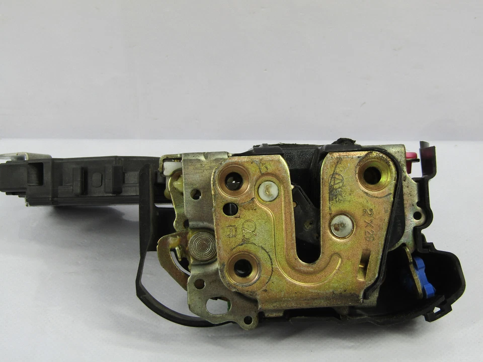 Actuador de liberación de pestillo de cerradura de puerta delantera derecha Subaru Legacy Outback 2000-2004 OEM Foto 2 de 4