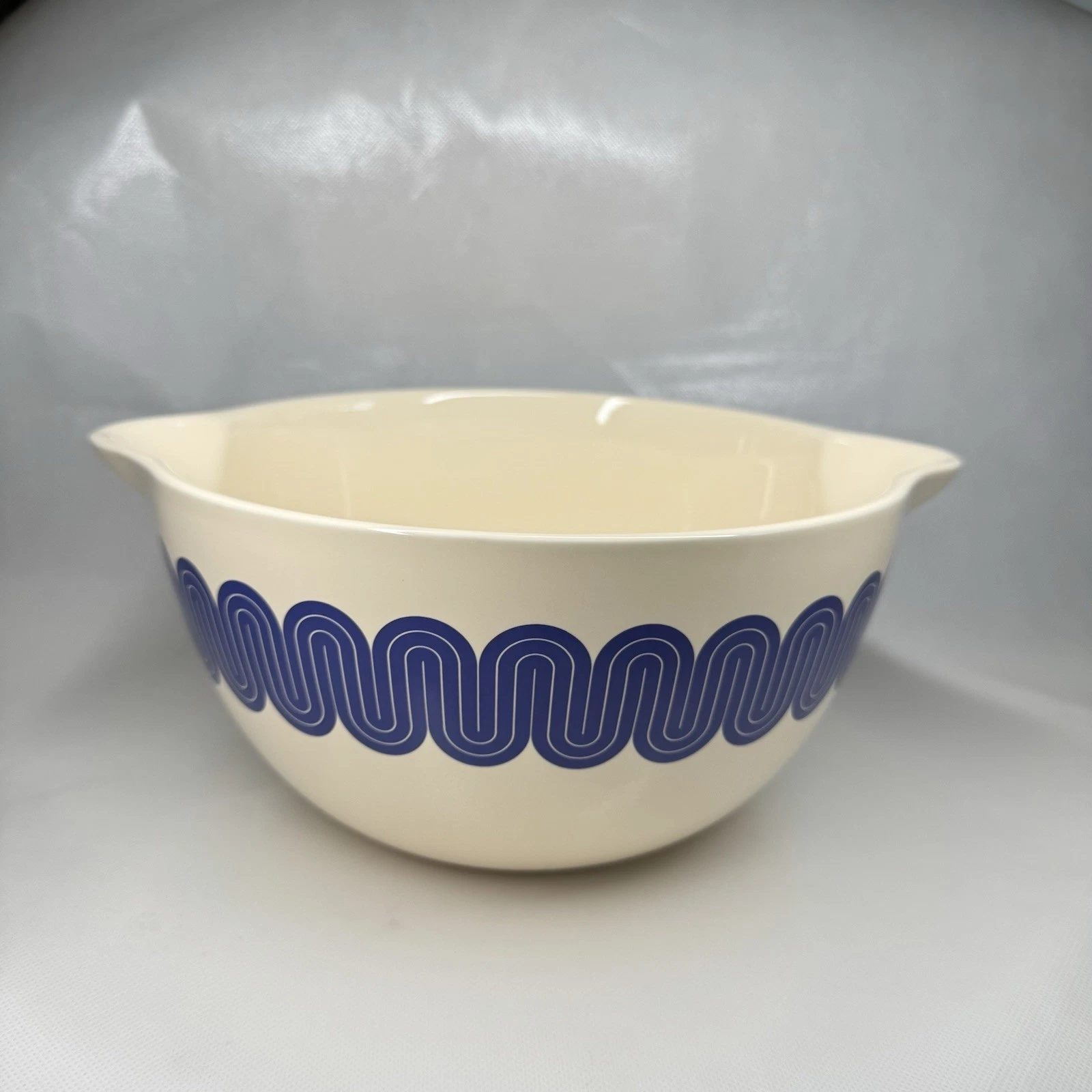 Great Jones Ceramic Mixing Bowl 9” 42oz Pour Spout Cream Blue