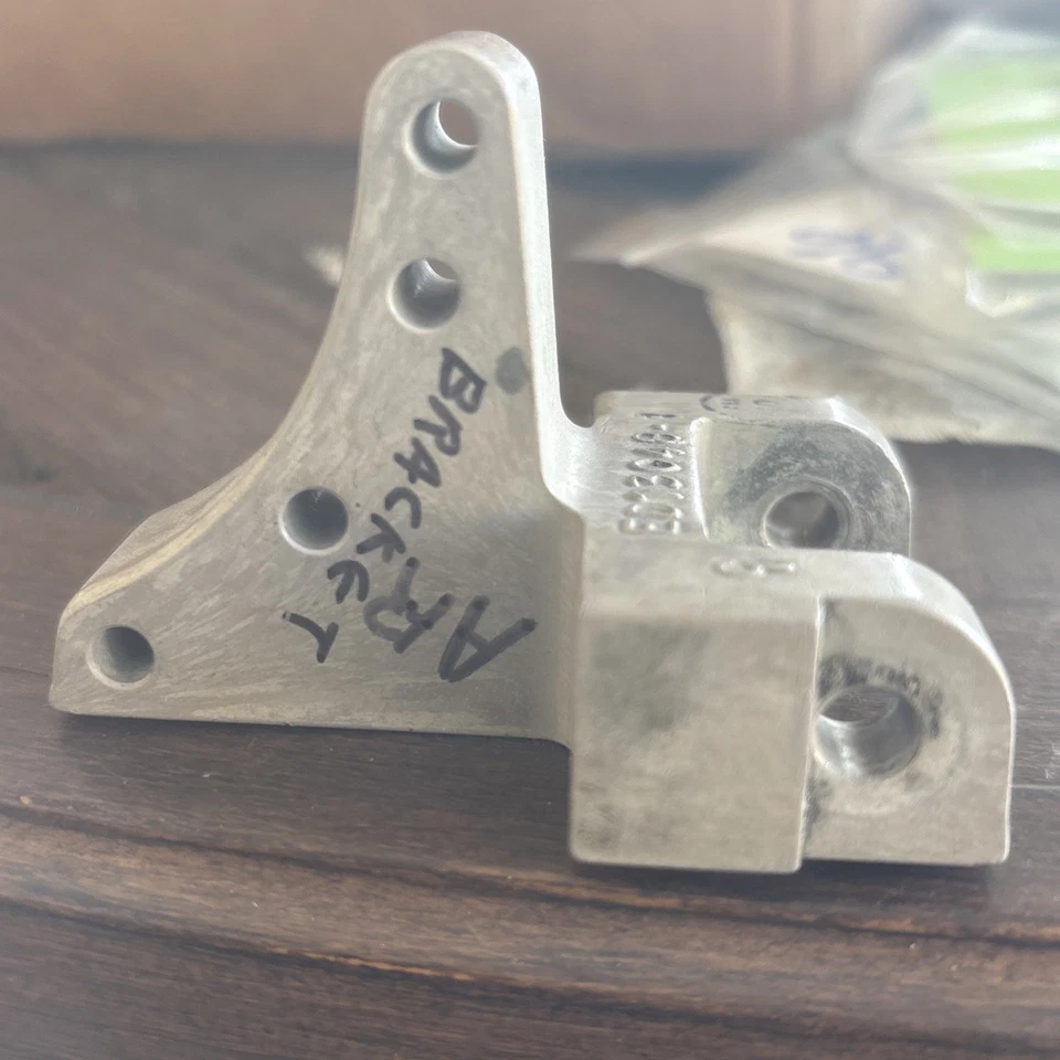 SOPORTE ENGRANAJE NARIZ AVIÓN/AERONAVE TWIN COMMANDER ED13048-1 Foto 4 de 4