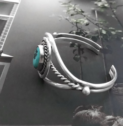 Vintage Native American Unmarked Sterling Silver Turquoise Cuff Petite Bracelet - Photo 4/9