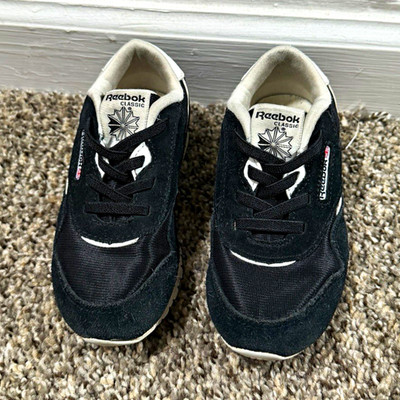 Reebok Classic Men's Black/White Low Top Lace-Up Athletic Sneakers Solid