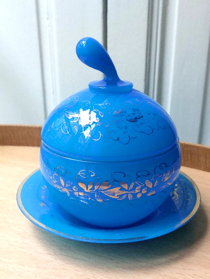 ANCIENNE BOITE EN OPALINE EN FORME DE POMME EPOQUE XIXème - Photo 2/4