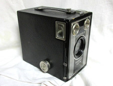 VINTAGE 1940s KODAK TARGET SIX 16 CAMERA