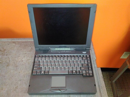 Bad Floppy MicroQuest P79T Retro Laptop Pentium MMX 166MHz 32MB 0HD NO PSU AS-IS - Picture 1 of 9