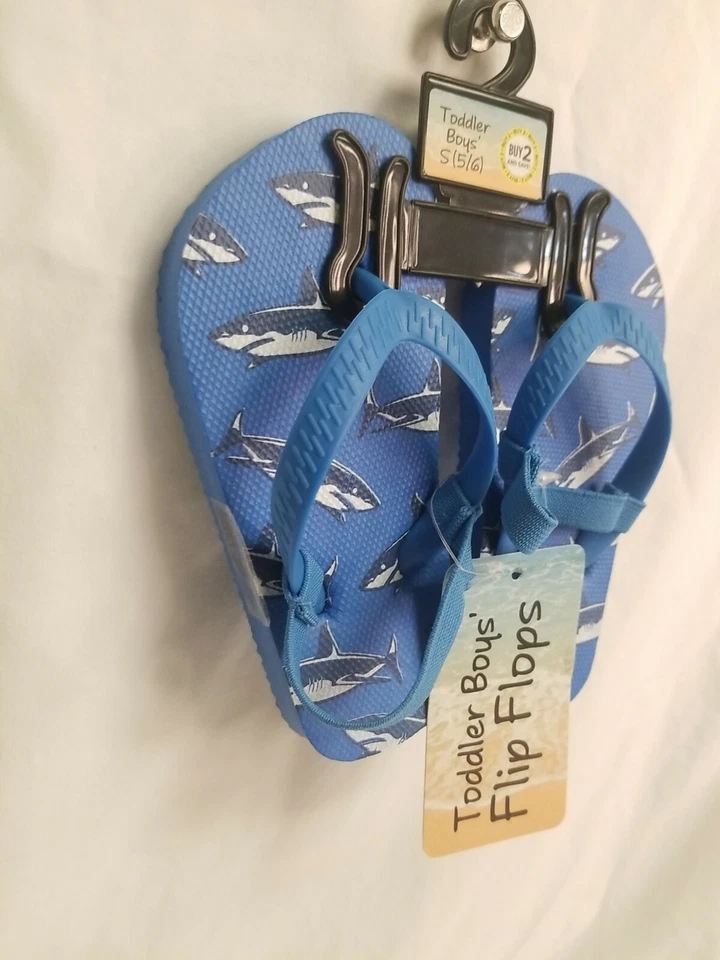 Chanclas pequeñas para niños pequeños 5-6 nuevas con correa tiburones azules para playa o piscina Foto 3 de 3