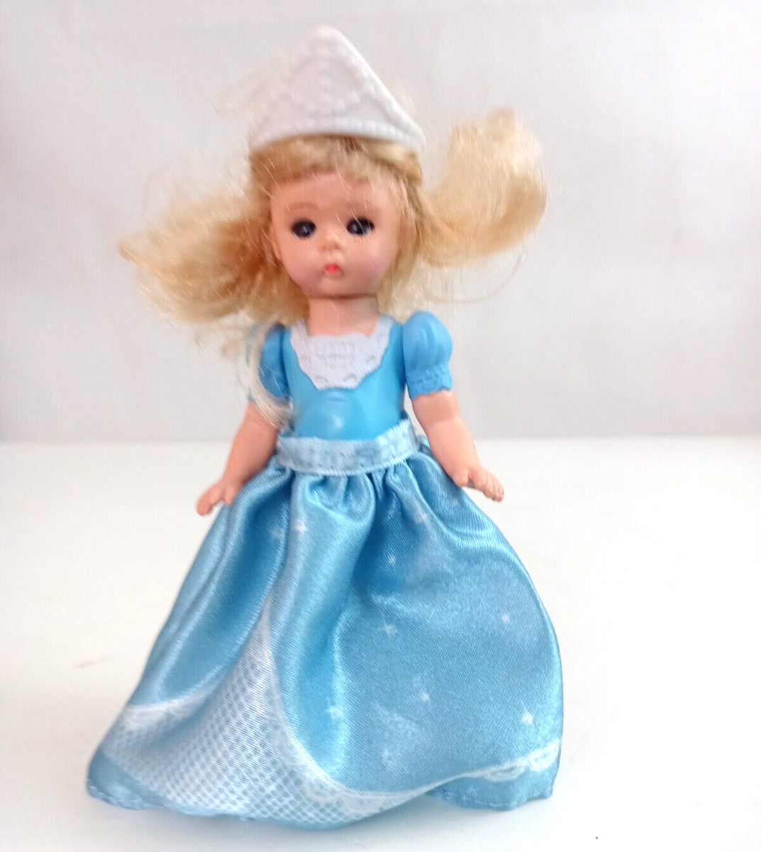 2010 Madame Alexander Cinderella 5