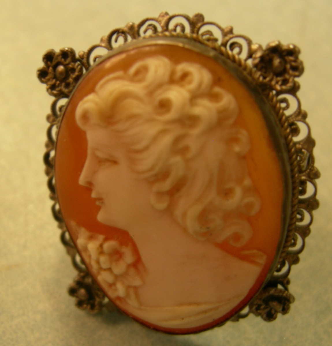 REDUCED PRICE!!! Antique Hand Carved Italian Shell Cameo w/80C