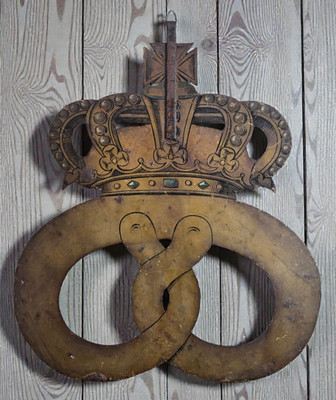 ANTIQUE SWEDISH BAKERY METAL TRADE SIGN SCANDANAVIAN CROWNED PRETZEL DOUBLE SIDE