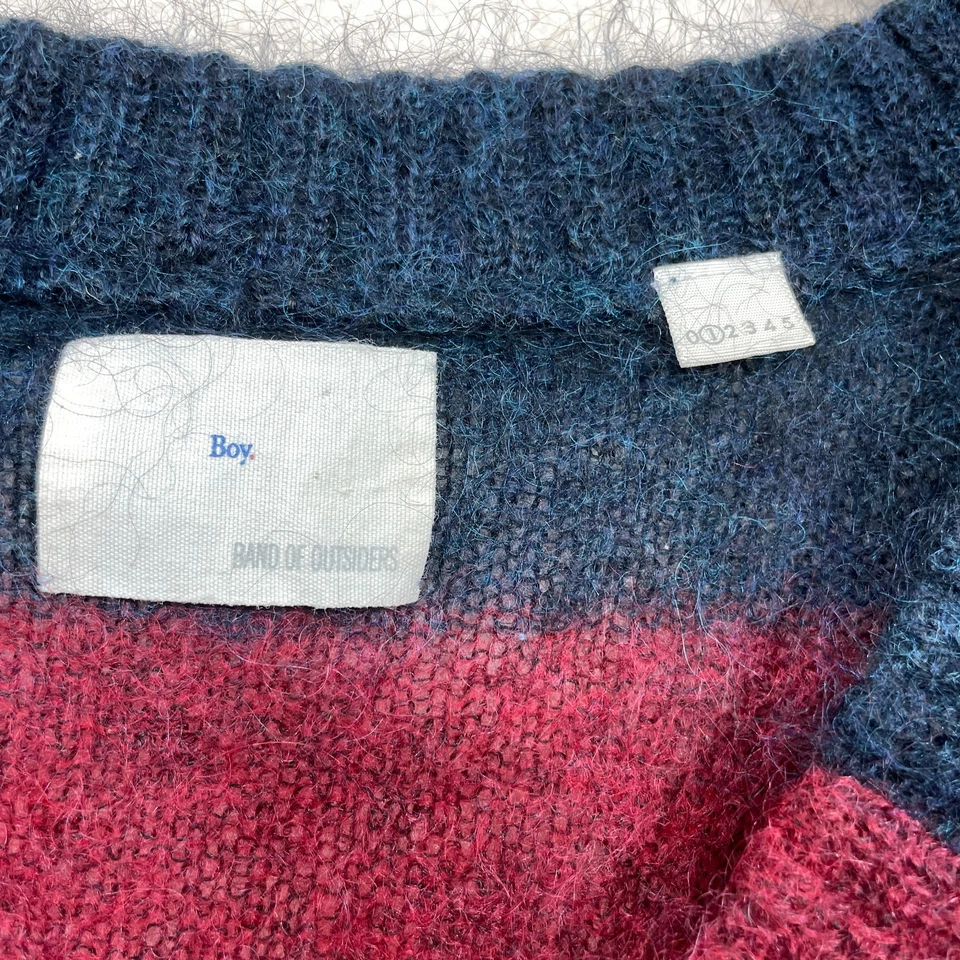 Menino. Suéter feminino Band of Outsiders tamanho 1 (S) listrado mohair gola V vermelho marinho - Imagem 2 de 4
