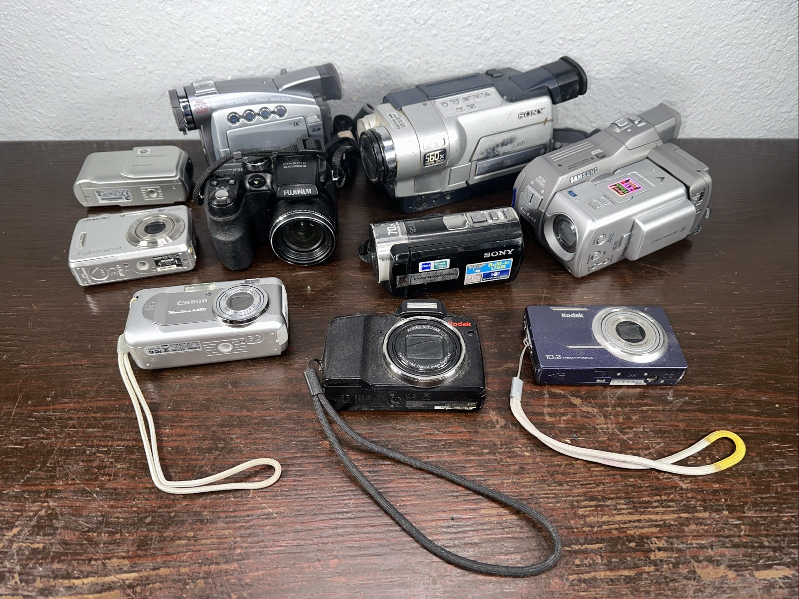 Lot Of 10 Camcorders Cameras Sony Canon Samsung Fujifilm Kodak HP (FOR PARTS)