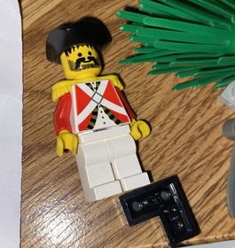 Vintage Lego 1872 Pirates Imperial Guards Complete w/ MiniFigures