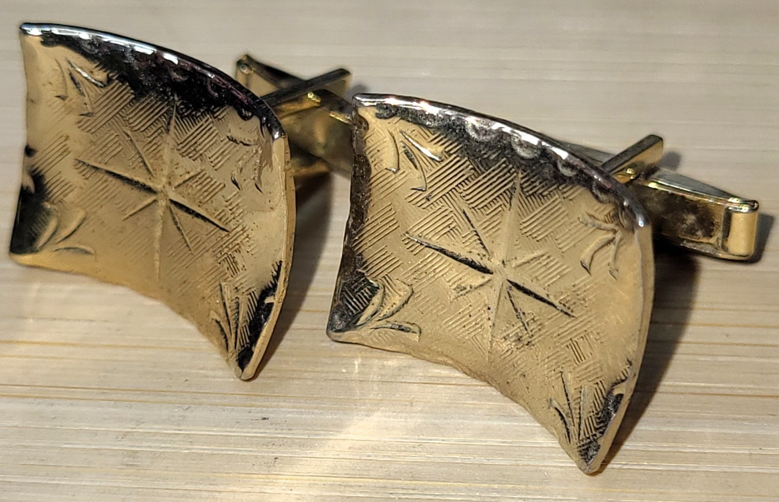 Curved Rectangular Starburst Pattern Goldtone Cuf… - image 3