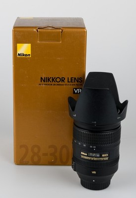 Nikon AF-S Nikkor 28-300 mm f/3,5-5,6 G ED VR- Universalzoom-Objektiv
