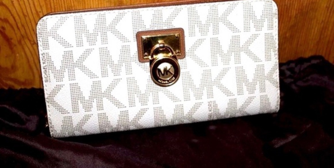 Michael Kors Hamilton Wallet View 2