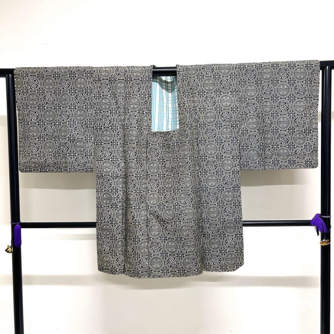 Road coat, flower pattern, circle, cross, arabesq… - image 3