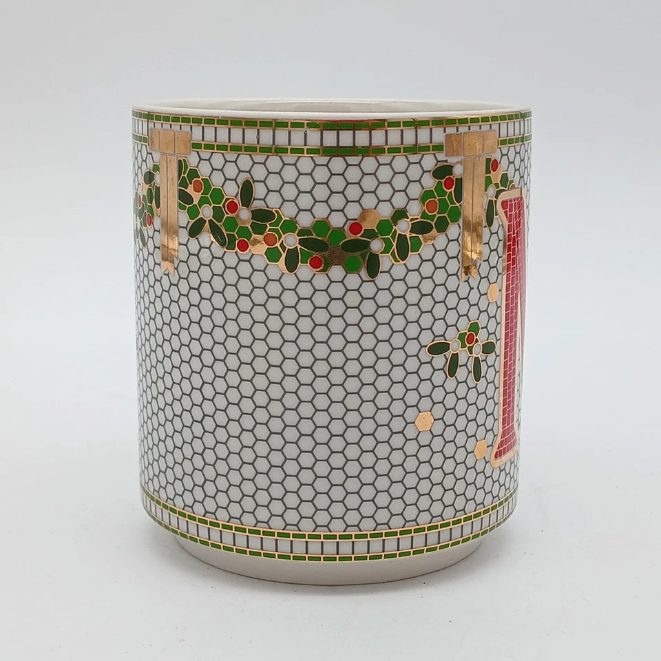 ANTHROPOLOGIE Azulejo Festivo Bistro MONOGRAMA INICIAL 'M' Taza de Navidad con Pegatina Foto 2 de 4