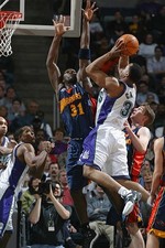 Forward Jason Caffey Milwaukee Bucks shoots over center Adonal Fo- 2002 Photo