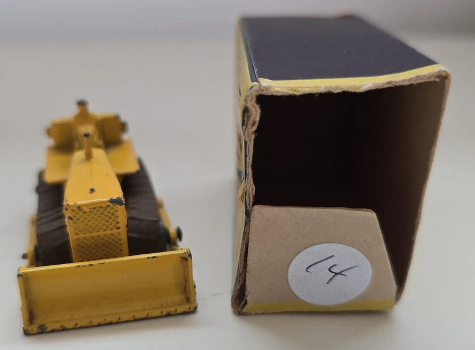 Vintage Matchbox Lesney #18 Caterpillar Bulldozer Original B2 Box Rare all Yello - Image 3 of 3