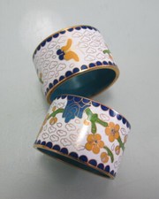 2 Serviettenringe Cloisonne Cloisonn&eacute; sch&ouml;nes Muster Serviettenring blau wei&szlig; ge