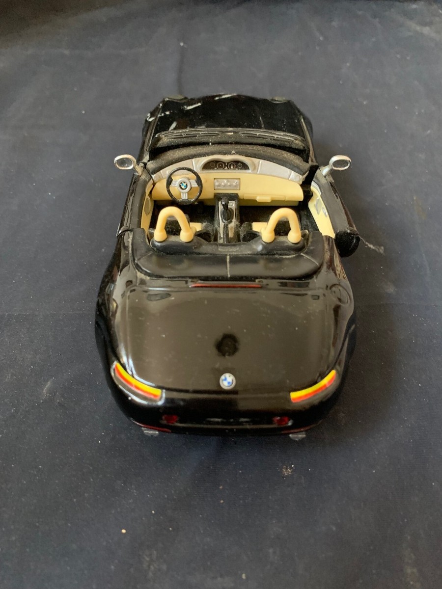 ミニカー HOT WHEELS   BMW  Z8 Hot Wheels BMW Z8 SILVER 1:18 Scale Diecast. In Original Box