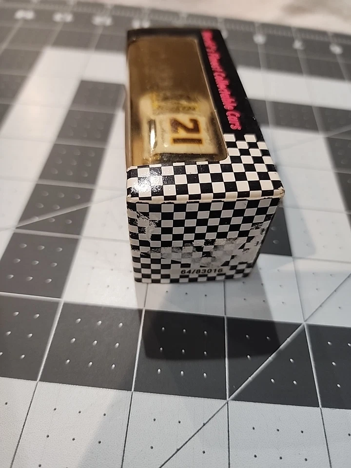 RCCA #21 David Pearson Racing Ford Thunderbird - 1:64 - NASCAR - Unopened - 1991 - Image 2 of 4