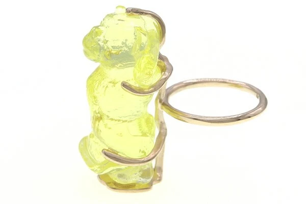 Anillo Dior de segunda mano en oro amarillo, plástico y metal, talla M. Mono animal Foto 3 de 4