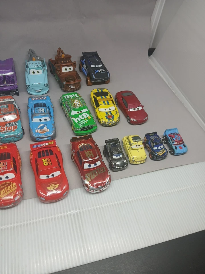 Лот из 19 литых и пластиковых игрушечных машинок из фильмов Disney/Pixar - Изображение 3 из 3