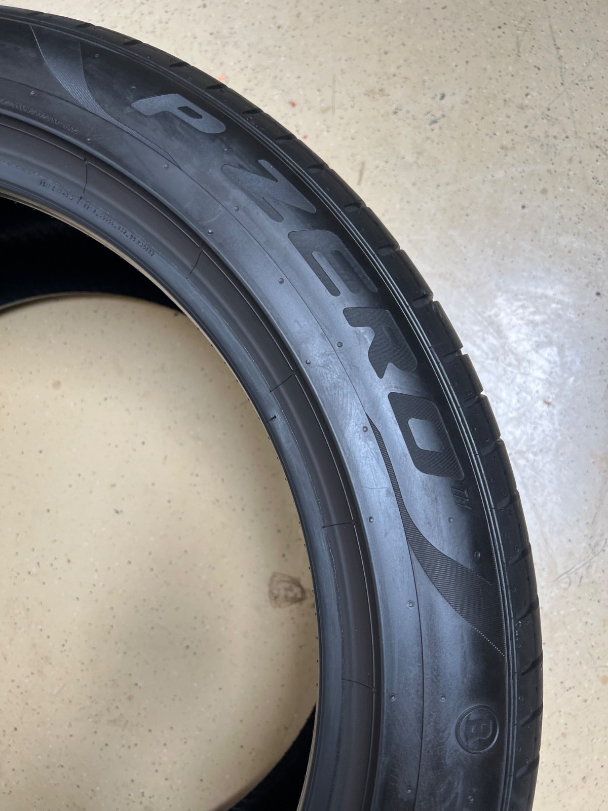 1 - NO REPAIRS 295/40ZR20 XL (110Y) Pirelli P Zero PZ4 (B) Bentley OEM - 4132