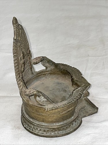 Goddess Laxmi Carved Antique Oil Pot In Good Condition Rare To Find Brass Made - Picture 2 of 7