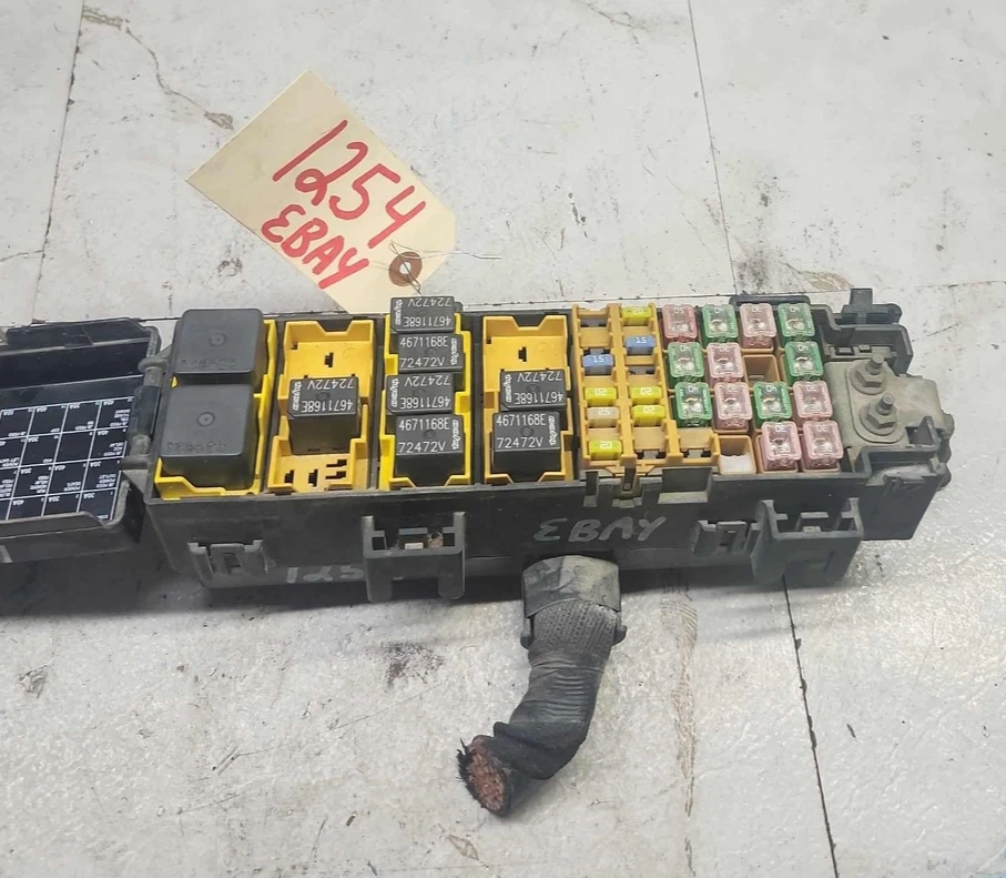 Dodge Durango 2007-2009 bloque de relé de fusibles caja de fusibles motor 4,7 L 5,7 L bajo capó OEM Foto 3 de 4