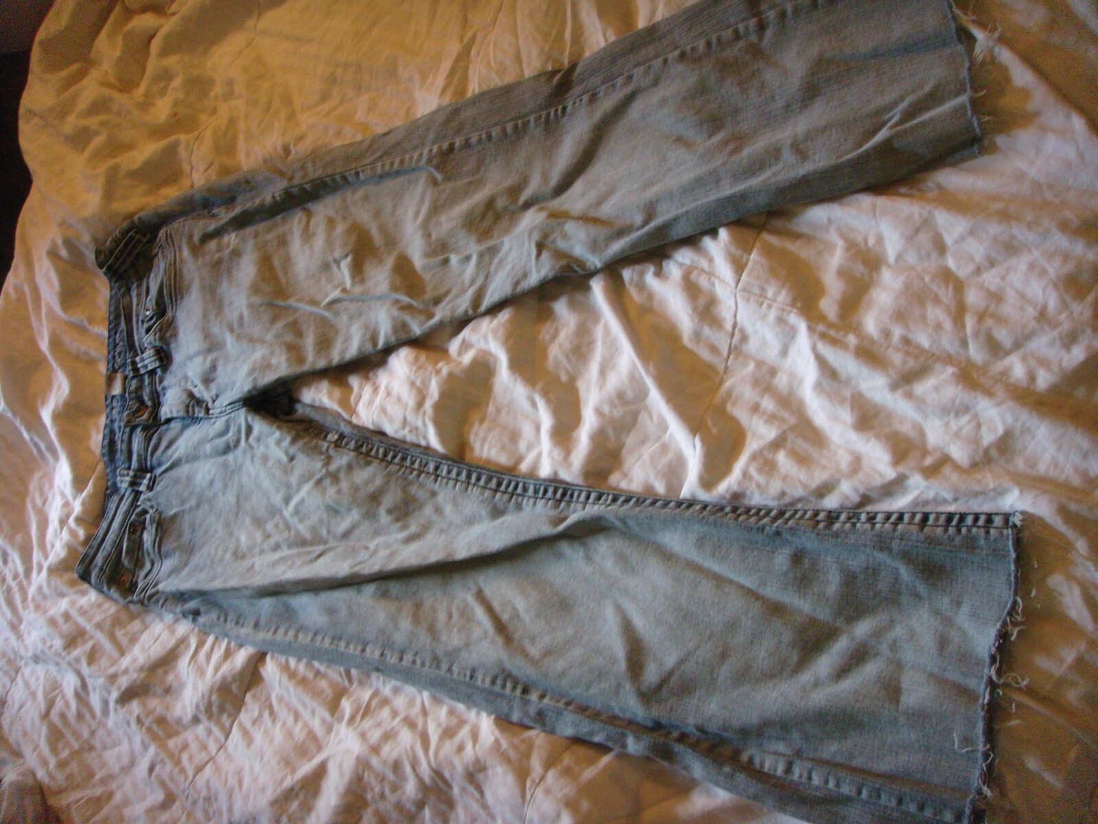 Refuge Premium 13 light blue denim distressed jeans Gem