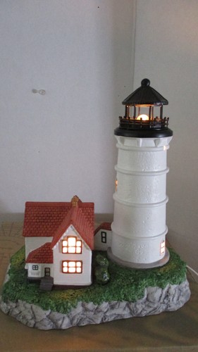 Harbour Lights GUARDIAN of NIGHT Light Up CAPE NEDDICK, MAINE LIGHTHOUSE LAMP - Picture 2 of 7