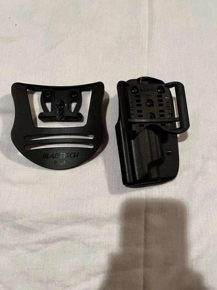 Funda Bladetech Sig Sauer P226 con accesorios para cinturón y paleta Foto 2 de 2