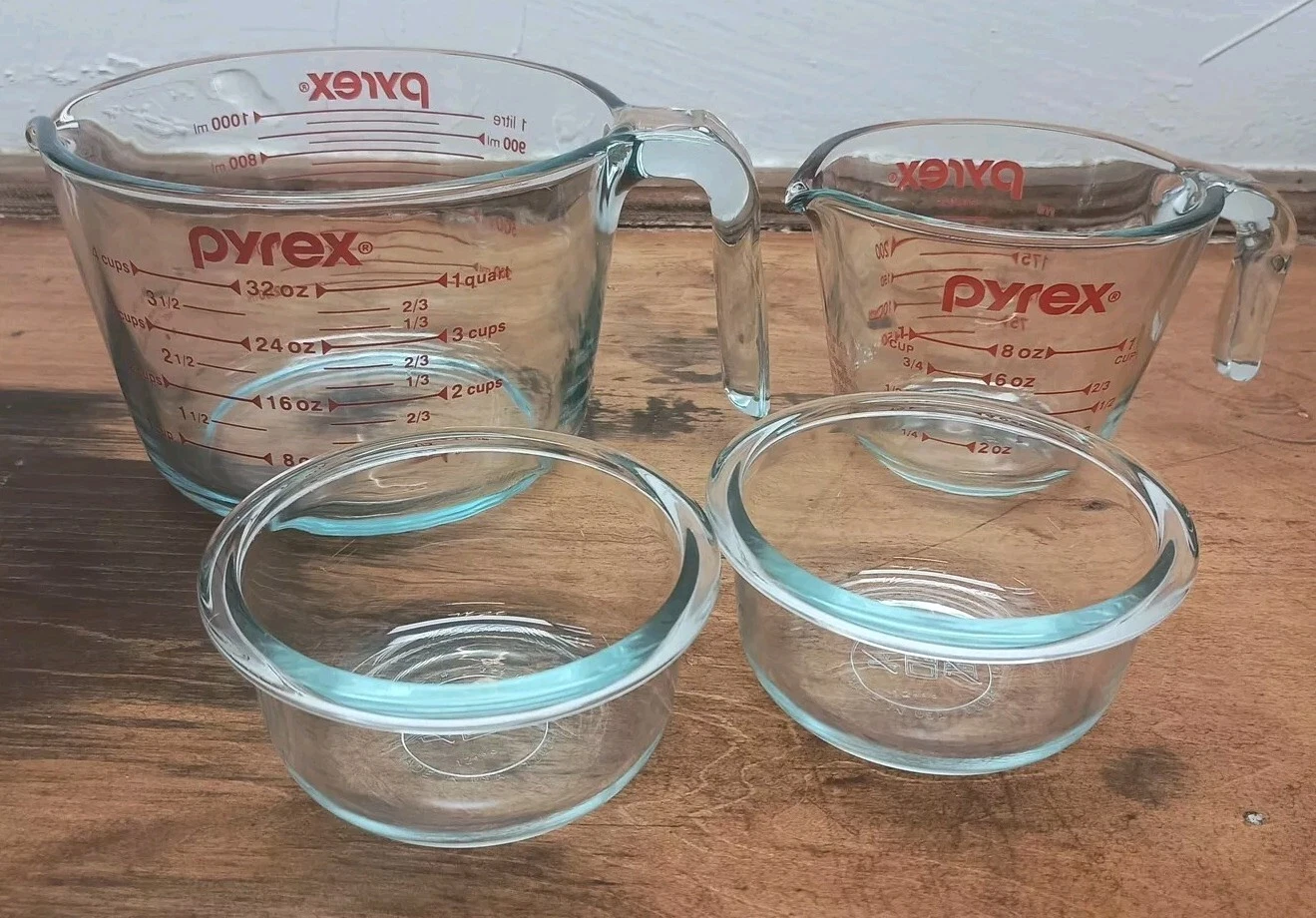 2 Pyrex Glass Measuring Cups 1 & 4 & 2 Custard Bowls