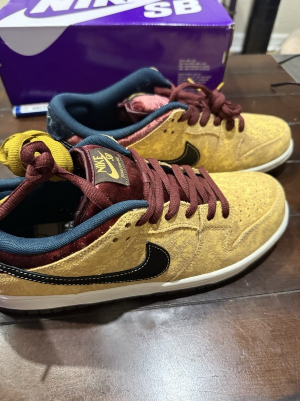 Nike Dunk Low  SB ; city of cinema ;Gold /Black Men's 9.5m/11 W 