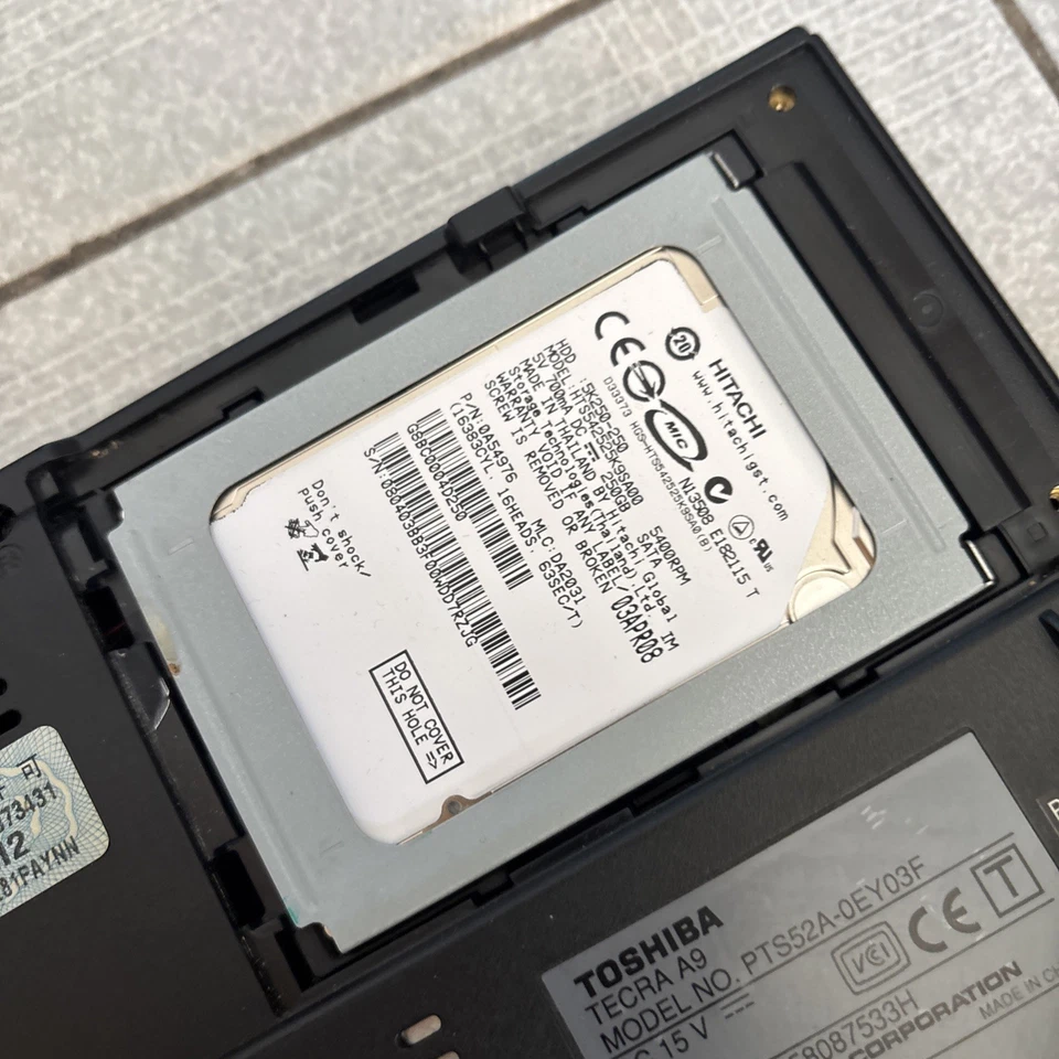 Toshiba Tecra A9 Laptop PTS52A-0EY03F 2GB RAM 250GB HDD DVD*Faulty Parts Repair* - Image 2 of 4