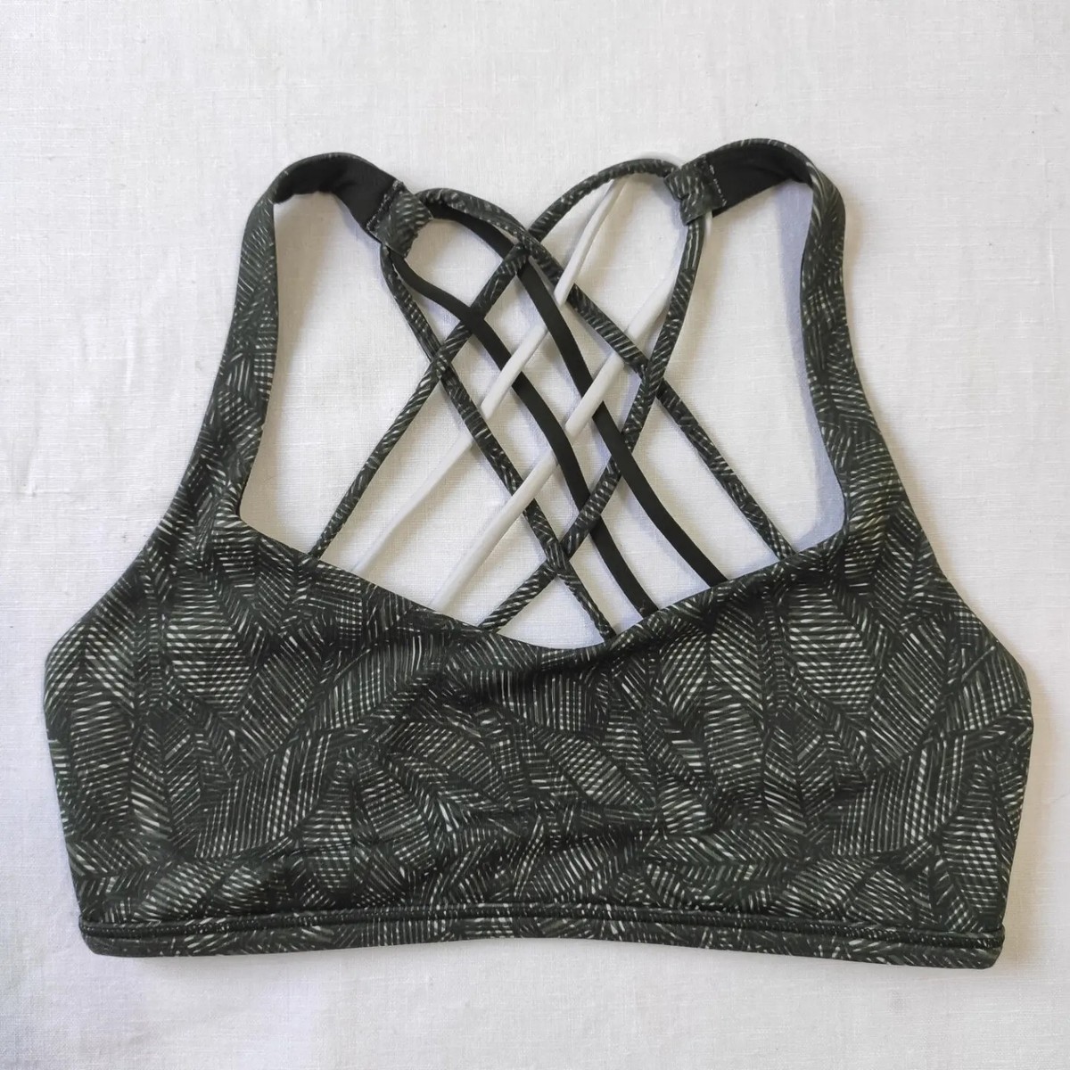 Lululemon size 6 Free To Be Wild Bra Gator green tranquil