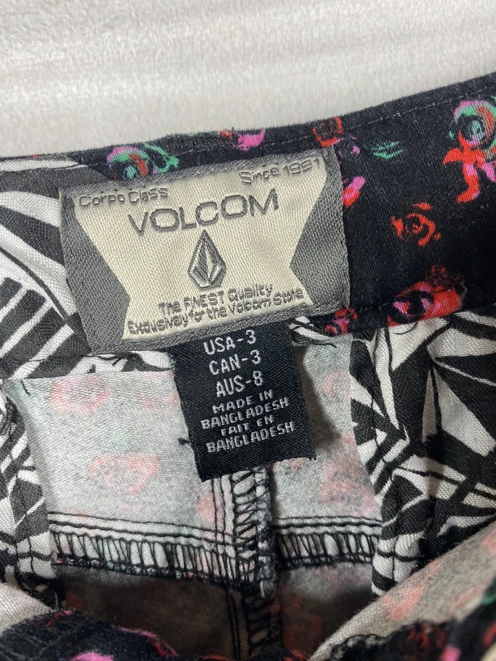 Volcom Shorts Womens Jr Sz 3 Black Rose Floral Print Short Shorts Soft Stretch - Image 4 of 4