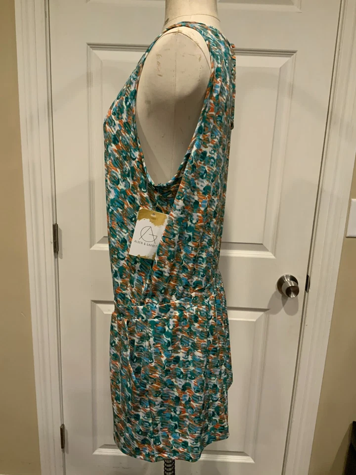 Romper sem mangas BCBG Max Azria multicolorido Sea-Sha-La-La, tamanho M, novo com etiquetas! US$ 138 - Imagem 4 de 4